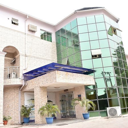 Dublina Suites Festac Town Buitenkant foto