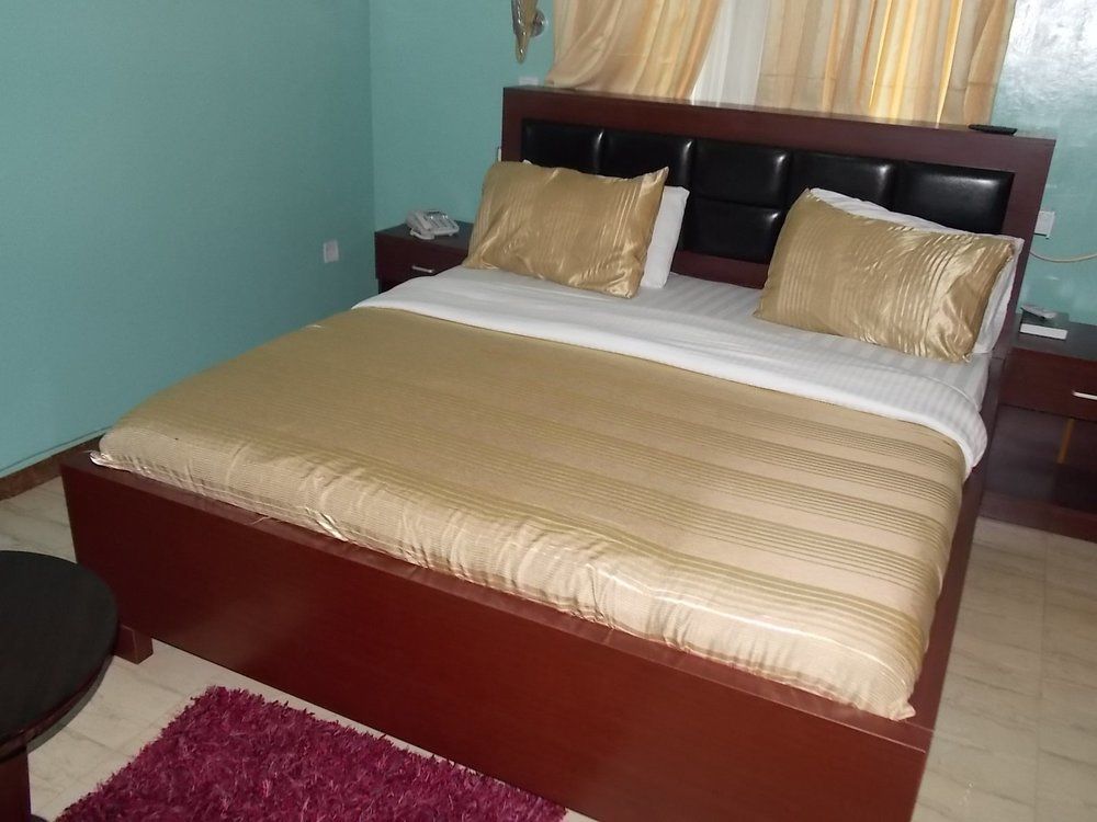 Dublina Suites Festac Town Buitenkant foto