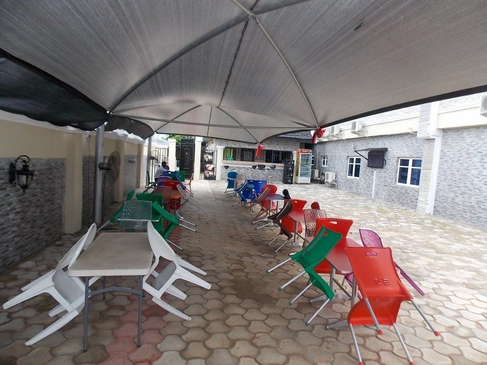 Dublina Suites Festac Town Buitenkant foto