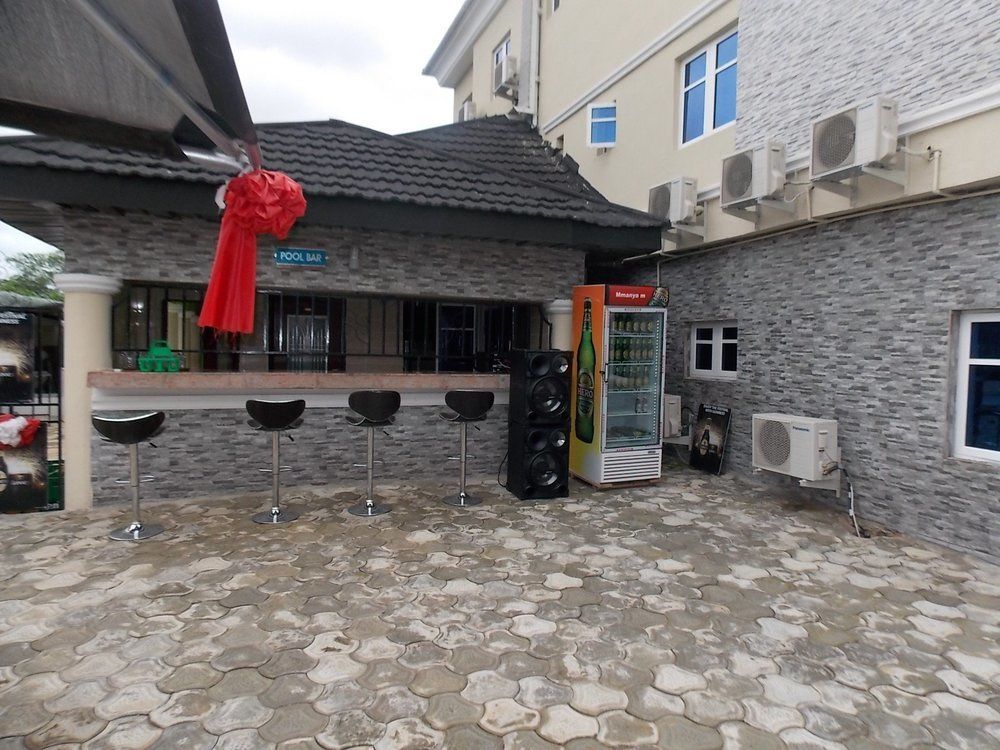 Dublina Suites Festac Town Buitenkant foto