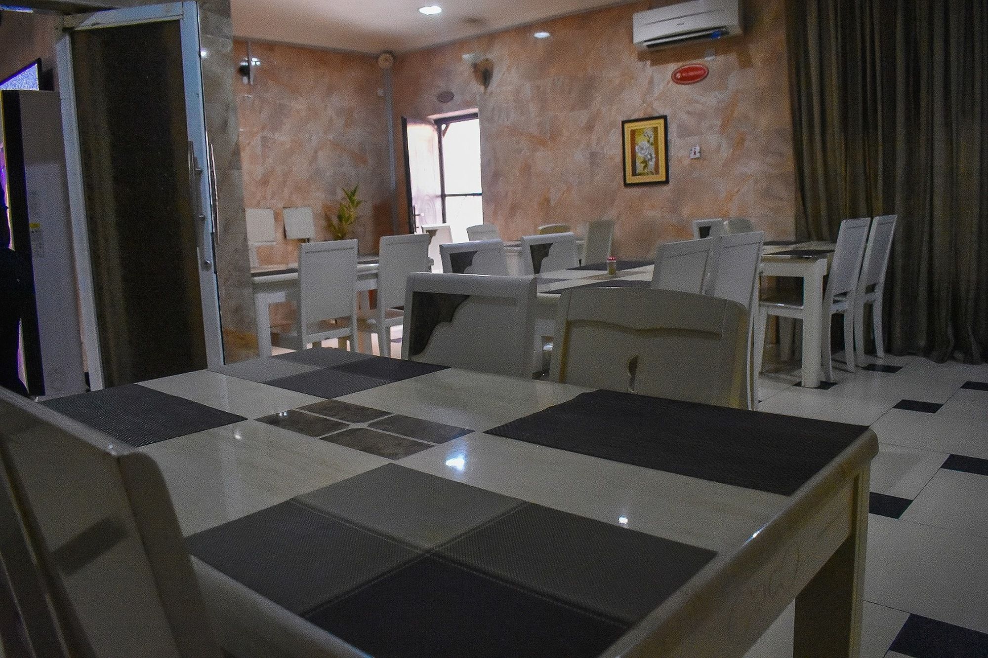 Dublina Suites Festac Town Buitenkant foto