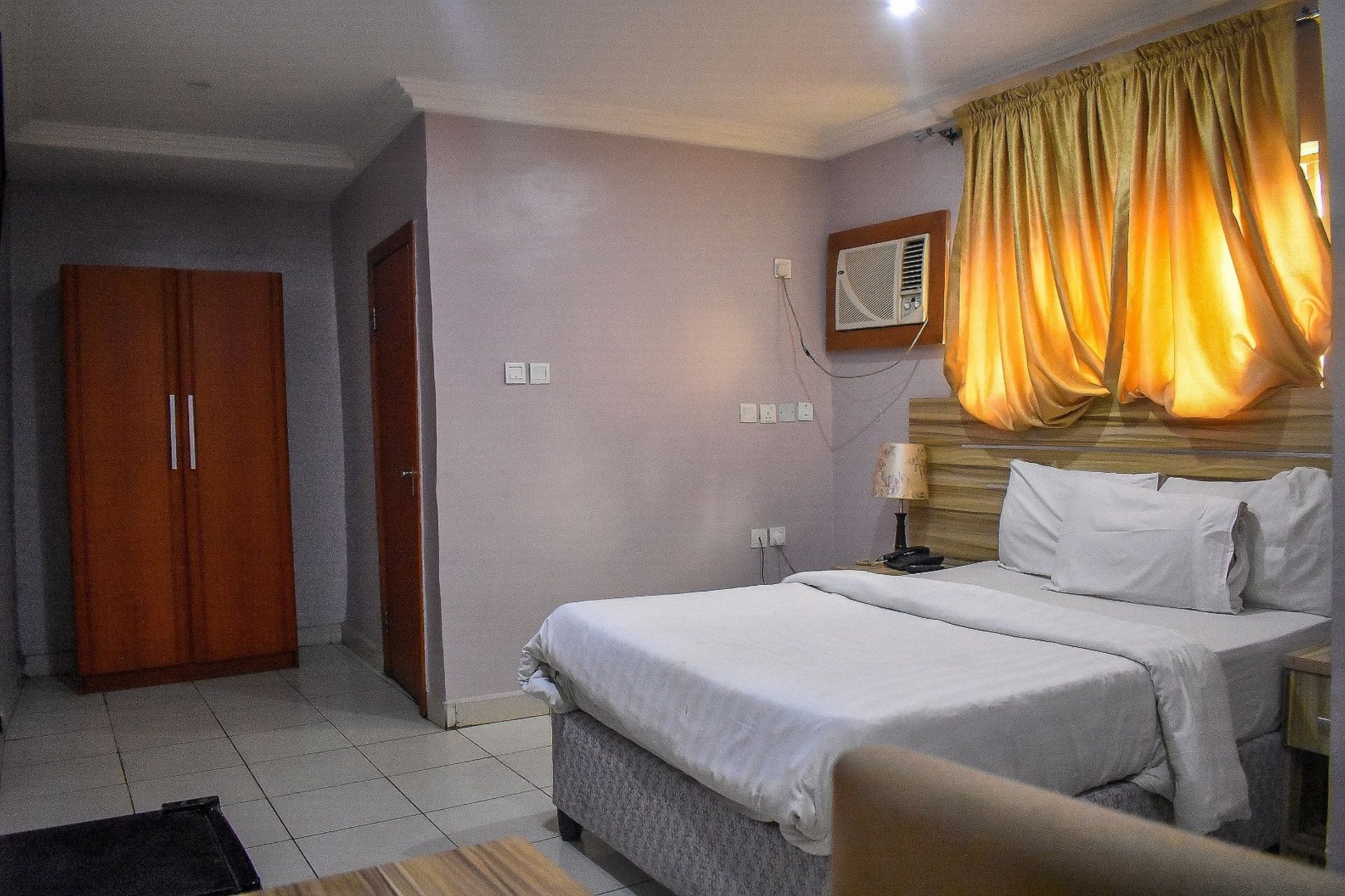 Dublina Suites Festac Town Buitenkant foto